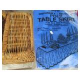 Wicker Lift-off cover picnic basket...