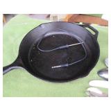 Kitchen ware and a Lodge pan