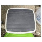 6-bulb vanity light, Cosco step sto...