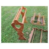 Wood quilt rack and pair of non-mat...