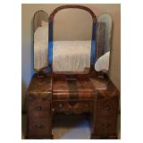 Nostalgic Art-Deco Styled Vanity with adjustable Mirror