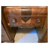 Nostalgic Art-Deco Styled Vanity with adjustable Mirror