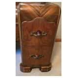 Nostalgic Art-Deco Styled Vanity with adjustable Mirror