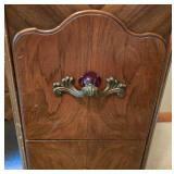 Nostalgic Art-Deco Styled Vanity with adjustable Mirror