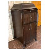 Antique Victorola Record Player