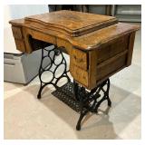 Beautiful Vintage Sewing Table with Damascus Sewing Machine
