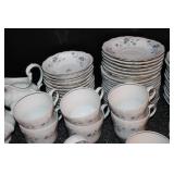 Johann Havilland Traditions Blue Garland China Set