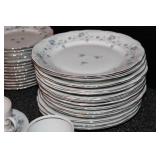 Johann Havilland Traditions Blue Garland China Set