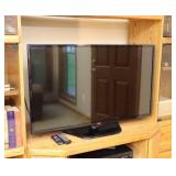 LG Flat Screen TV 42LN5400 w/Roku