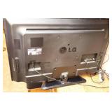 LG Flat Screen TV 42LN5400 w/Roku