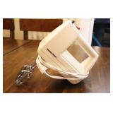 Kitchen Accessories…Hamilton Beach Hand Mixer, Pyrex Glass Measuring Cup, 4-Cup Strainer Pitcher Etc