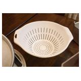Kitchen Bakeware, Colanders, Strainers Etc