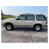 1997 Ford Explorer XL - 4X4