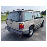 1997 Ford Explorer XL - 4X4