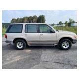 1997 Ford Explorer XL - 4X4