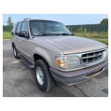 1997 Ford Explorer XL - 4X4