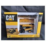 Caterpillar Lexion 485 Combine with Corn Head & Grain Header NIB 1/64 Scale