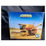 Ertl New Holland CR9080 Combine with Corn & Grain Header NIB 1/64 Scale