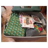 Rubbermaid lidded tote full of vint...