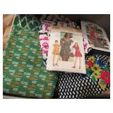 Rubbermaid lidded tote full of vint...