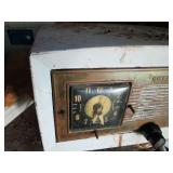 Vintage Ratheon radio...
