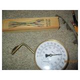 Desktop items. Pens, lamp...