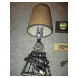 Desktop items. Pens, lamp...