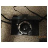 Vintage cameras and flash 3 piece...