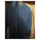 Womens dresses, suits and sport coa...