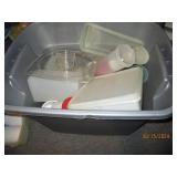 Tote of vintage Tupperware and stor...