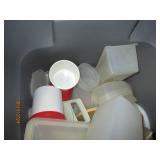 Tote of vintage Tupperware and stor...