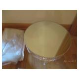 Cake plate with mirror top with han...