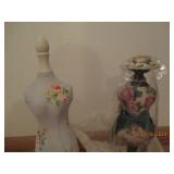 2 mini mannequins...