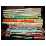 Vintage Metal freestanding book rac...