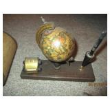 Desktop items. Pens, lamp...