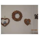 Contents of corner and wall decor a...