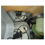 Box of vintage kitchen miscellaneou...