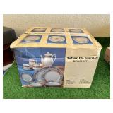 47 Piece Porcelain Dinner Set
