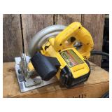 Delt DWE575 Circular Saw 7 1/4" - Nice