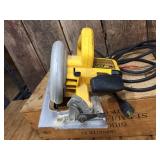 Delt DWE575 Circular Saw 7 1/4" - Nice