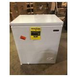Magic Chef 5.0 cu. ft. Chest Freezer in White Slight Damage Customer Returns See Pictures