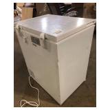 Magic Chef 5.0 cu. ft. Chest Freezer in White Slight Damage Customer Returns See Pictures