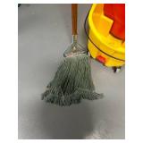 RUBBERMAID Mop and Bucket