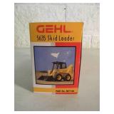 NEW OLD STOCK! - VINTAGE GEHL 1/25 SCALE DIE-CAST 5635 DXT TURBO SKID LOADER - IN BOX! - AWESOME PIECE!!!!! - NICE! - SEE PICTURES!