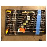 GEARWRENCH SAE/MM 90-Tooth Pro Combination Ratcheting Wrench Tool Set with Tray (18-Piece)  Customer Returns See Pictures
