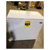 Magic Chef 7.0 cu. ft. Chest Freezer in White Slight Damage Customer Returns See Pictures