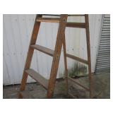 (FD) Vintage 8 Ft Wood Ladder...