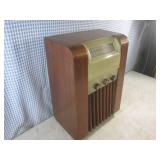 (F-3) Vintage Musicaire Radio...