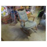 (FRNT) Vintage Wood Rocking Chair w...