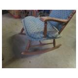 (FRNT) Vintage Wood Rocking Chair w...